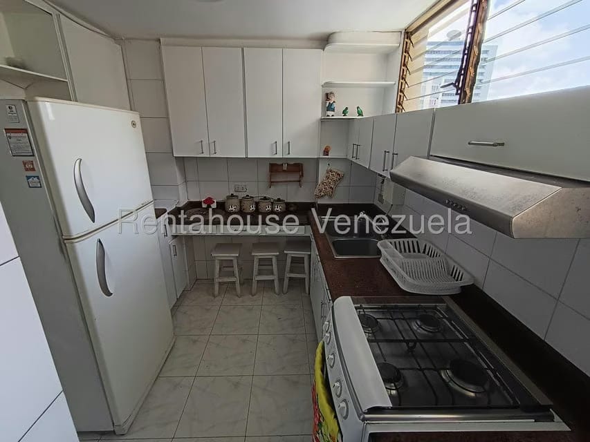 Apartamento (1 Nivel) en Alquiler en Los Palos Grandes, Distrito Metropolitano - 15
