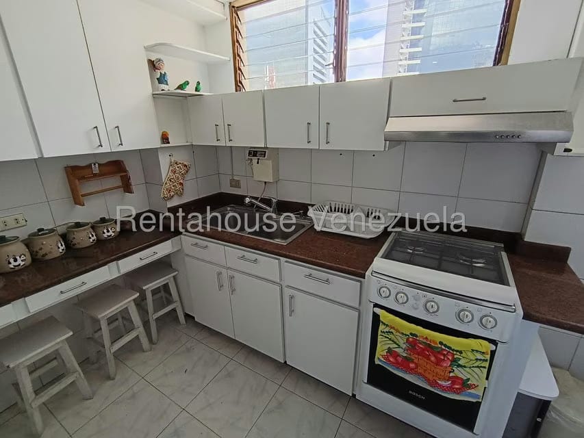 Apartamento (1 Nivel) en Alquiler en Los Palos Grandes, Distrito Metropolitano - 16