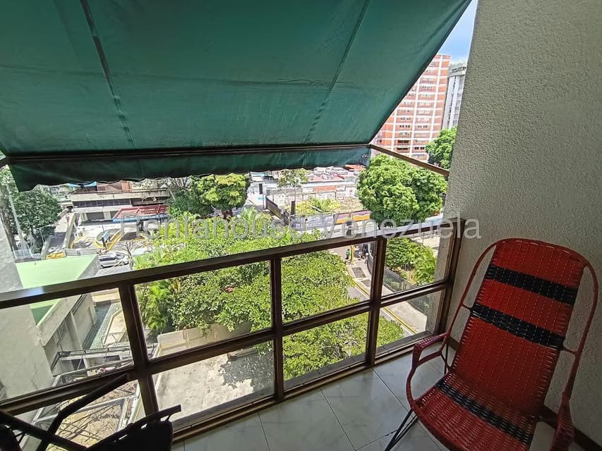 Apartamento (1 Nivel) en Alquiler en Los Palos Grandes, Distrito Metropolitano - 9
