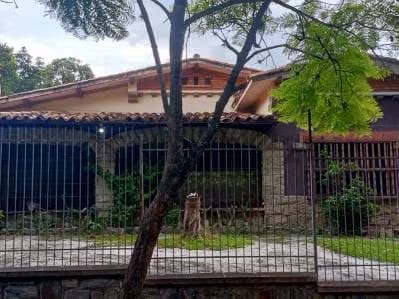 CS - VENTA CASA POR REMODELAR. URB. EL BOSQUE. CHACAO NEGOCIABLE