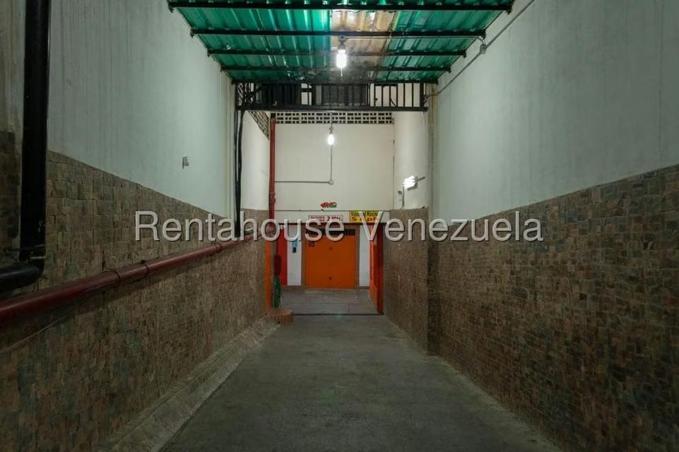 Comercial (Local Comercial) en Alquiler en Parroquia La Candelaria, Distrito Metropolitano - 2