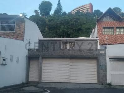 Moderna Casa de Amplios Espacios