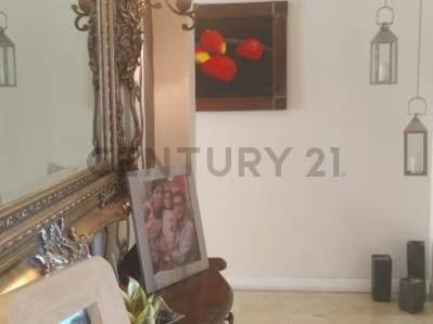 Moderna Casa de Amplios Espacios - 3