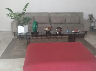 Moderna Casa de Amplios Espacios - 7