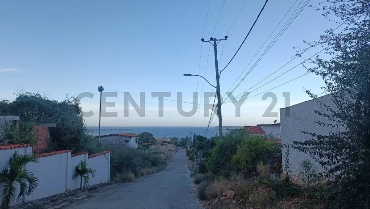 Doble casa estilo campestre en Manantiales de Guayamurí Margarita - 36