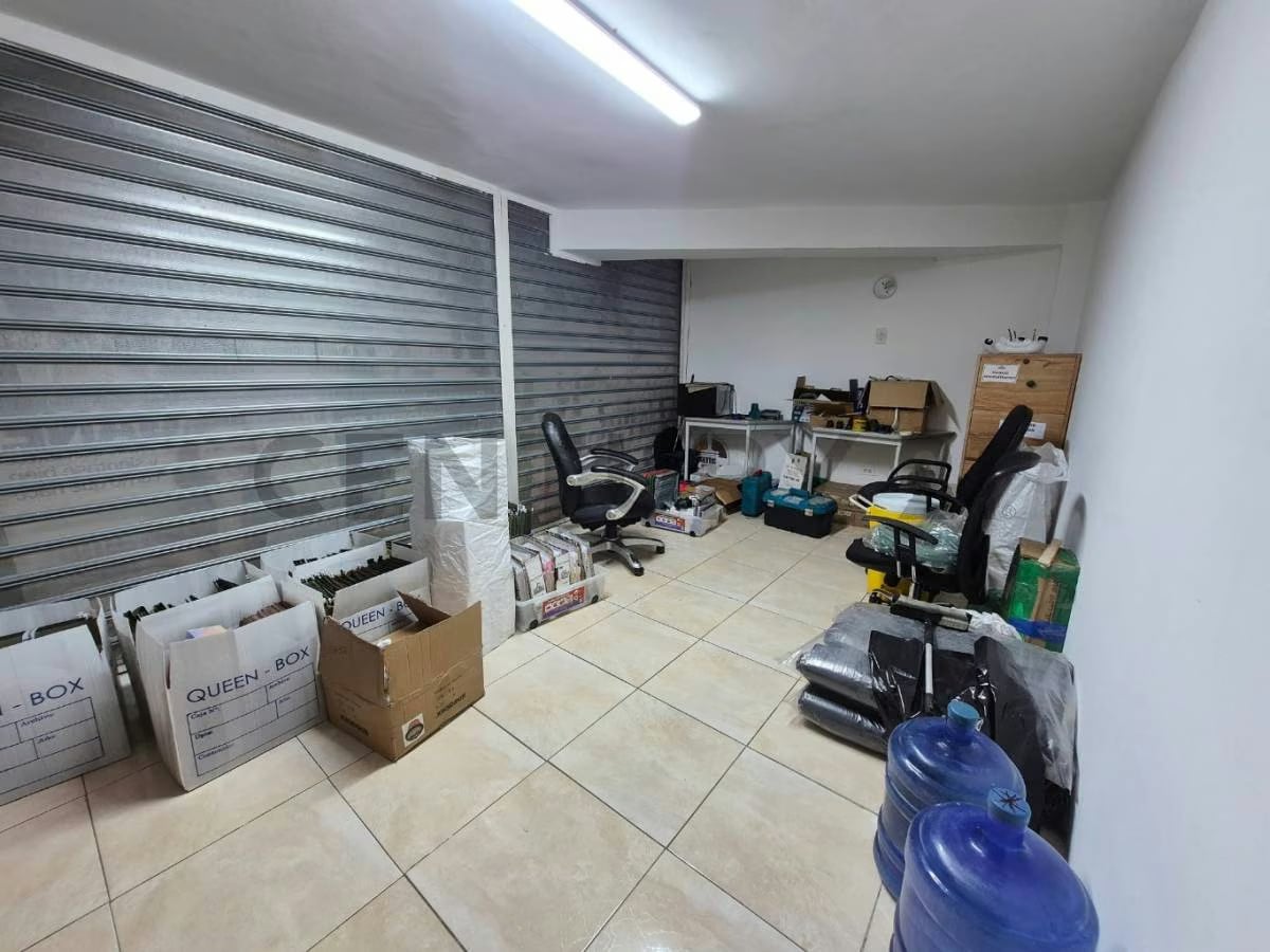 Local a pie de la Av. Fuerzas Armadas-C.C Vegas del Neverí, Barcelona - 6