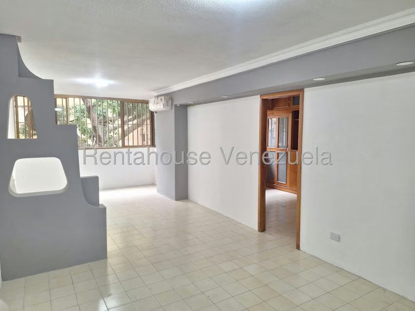 Apartamento (1 Nivel) en Alquiler en Los Caobos, Distrito Metropolitano - 4