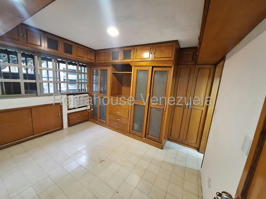 Apartamento (1 Nivel) en Alquiler en Los Caobos, Distrito Metropolitano - 5