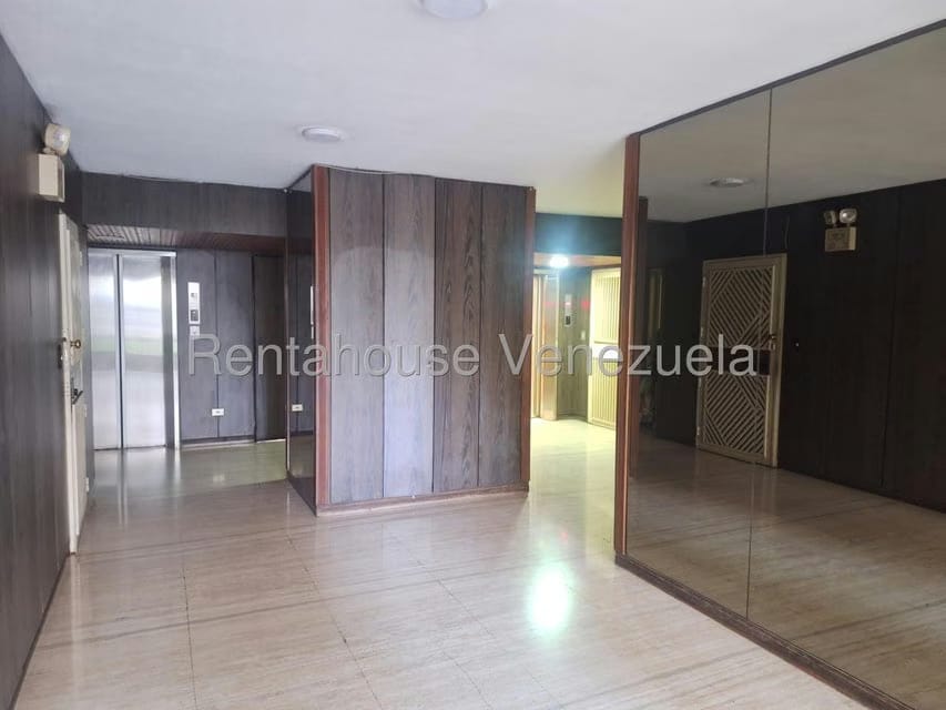 Apartamento (1 Nivel) en Alquiler en Los Caobos, Distrito Metropolitano - 8