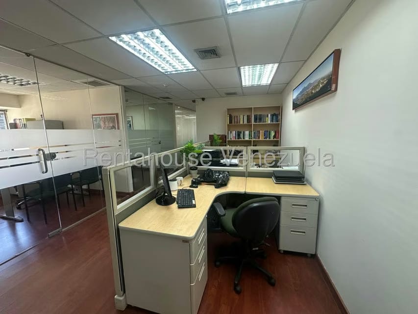 Comercial (Oficina) en Venta en Los Palos Grandes, Distrito Metropolitano - 33