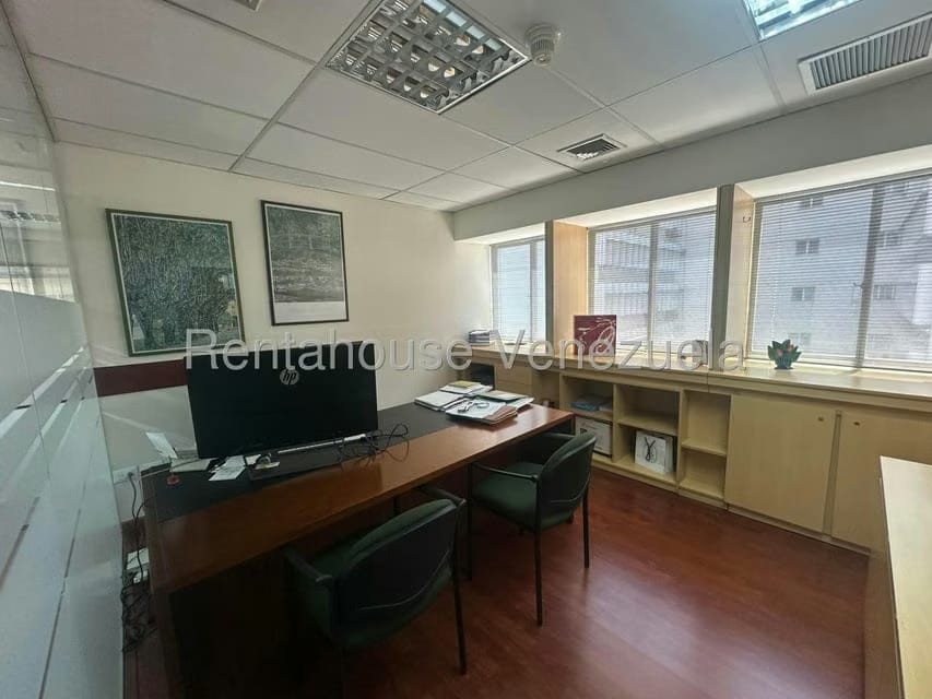 Comercial (Oficina) en Venta en Los Palos Grandes, Distrito Metropolitano - 35