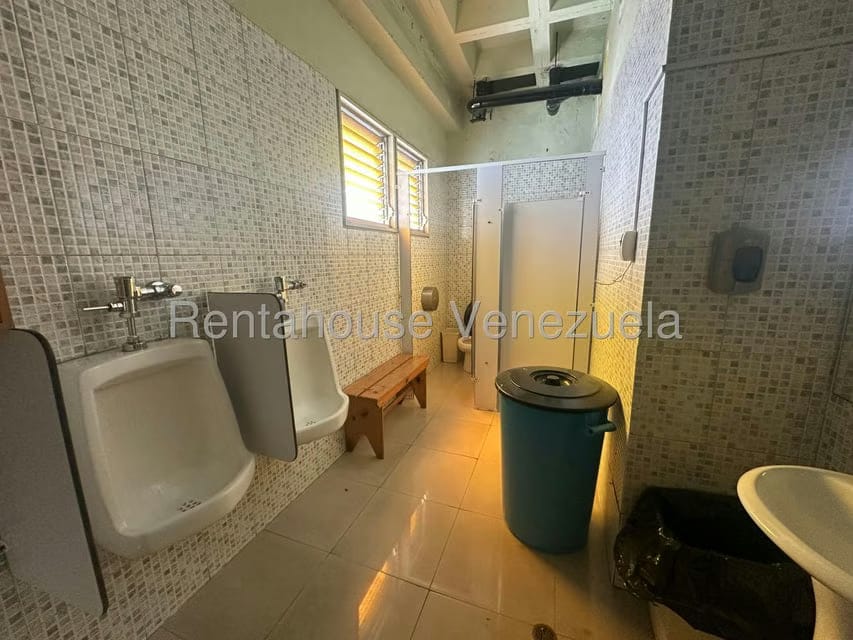 Comercial (Oficina) en Venta en Los Palos Grandes, Distrito Metropolitano - 38