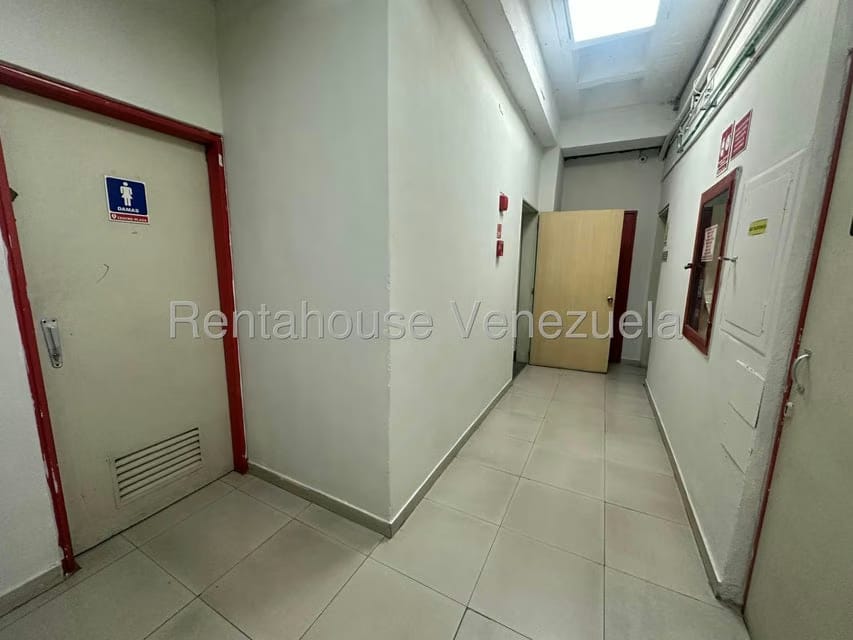 Comercial (Oficina) en Venta en Los Palos Grandes, Distrito Metropolitano - 39