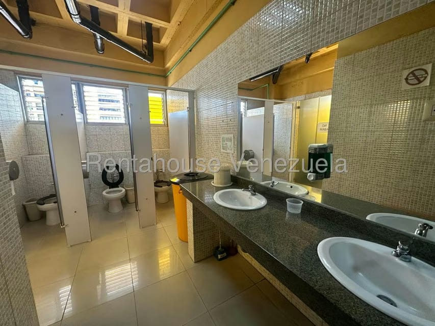 Comercial (Oficina) en Venta en Los Palos Grandes, Distrito Metropolitano - 41