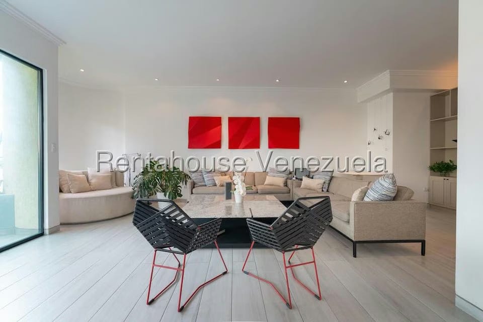 Apartamento (1 Nivel) en Venta en Country Club, Distrito Metropolitano - 2