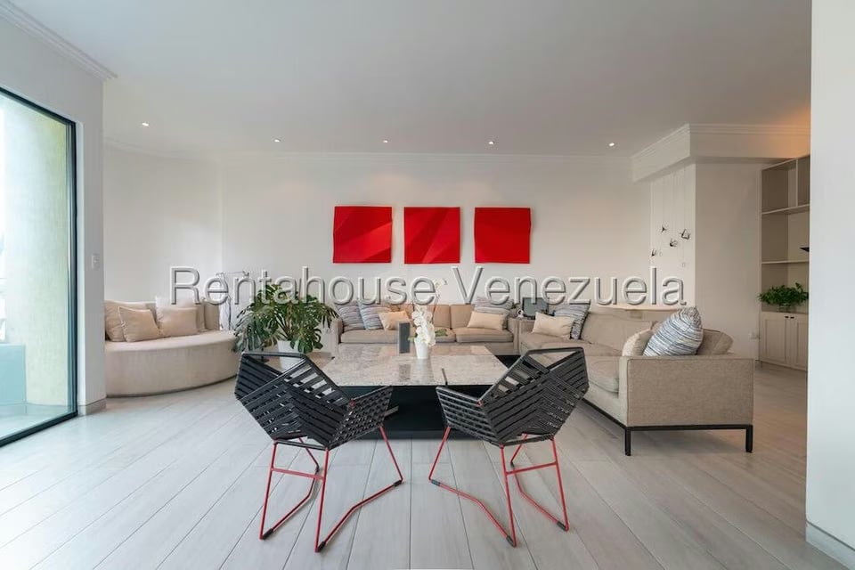 Apartamento (1 Nivel) en Venta en Country Club, Distrito Metropolitano - 2