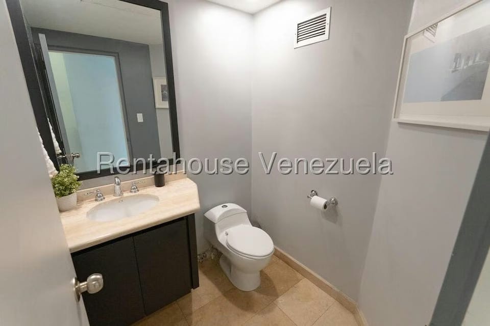 Apartamento (1 Nivel) en Venta en Country Club, Distrito Metropolitano - 17