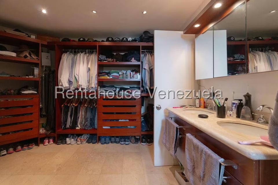 Apartamento (1 Nivel) en Venta en Country Club, Distrito Metropolitano - 24