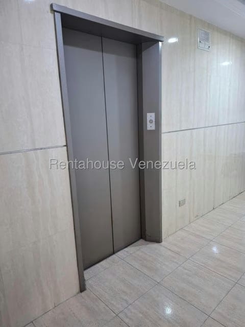 Apartamento (1 Nivel) en Venta en Parque el Retiro, Miranda - 36