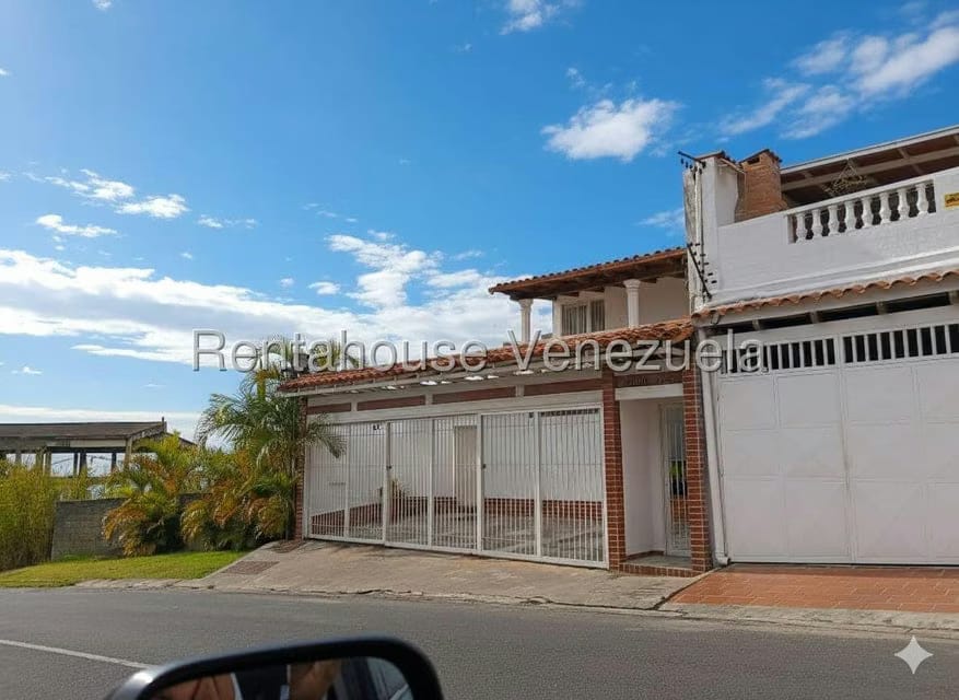 Casa (Duplex) en Venta en Los Parques, Miranda - 2