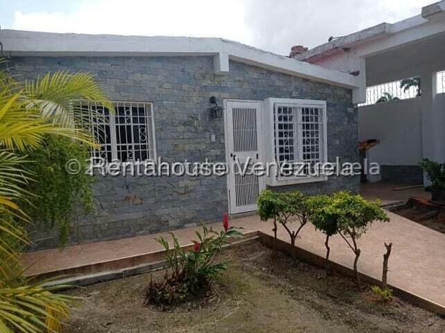 Casa (1 Nivel) en Alquiler en La Hacienda, Lara - 2