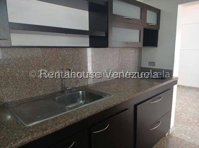 Casa (1 Nivel) en Alquiler en La Hacienda, Lara - 6