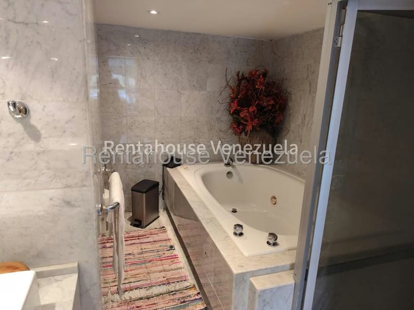 Apartamento (1 Nivel) en Alquiler en Lomas de La Lagunita, Distrito Metropolitano - 15