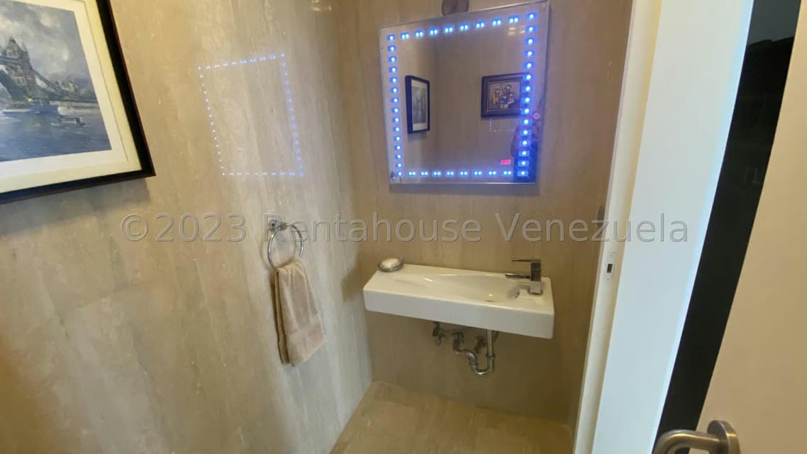 Apartamento (1 Nivel) en Alquiler en Colinas de Valle Arriba, Distrito Metropolitano - 19