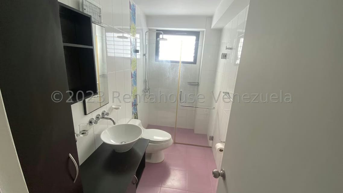 Apartamento (1 Nivel) en Alquiler en Colinas de Valle Arriba, Distrito Metropolitano - 27