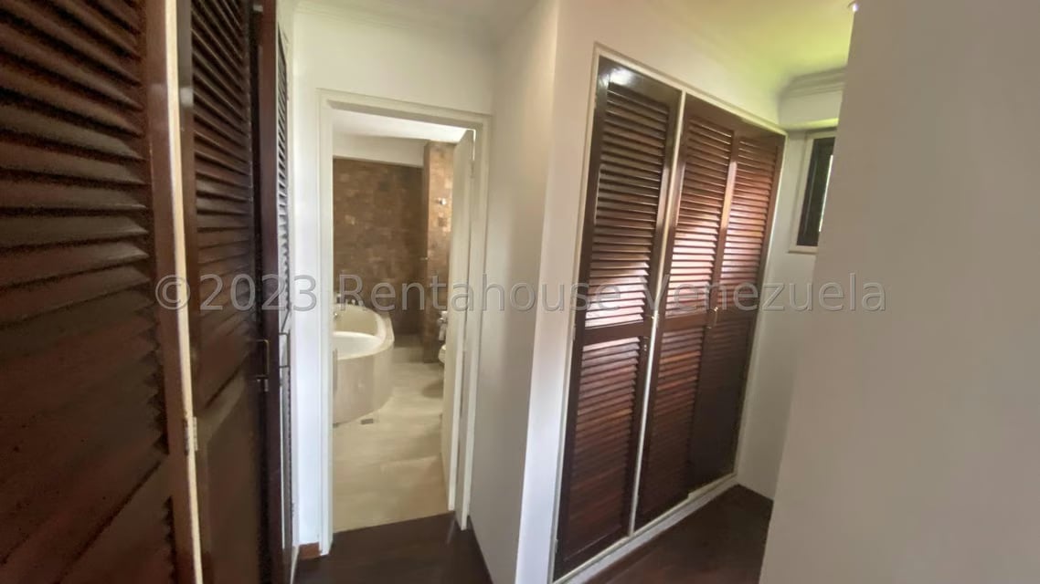 Apartamento (1 Nivel) en Alquiler en Colinas de Valle Arriba, Distrito Metropolitano - 32