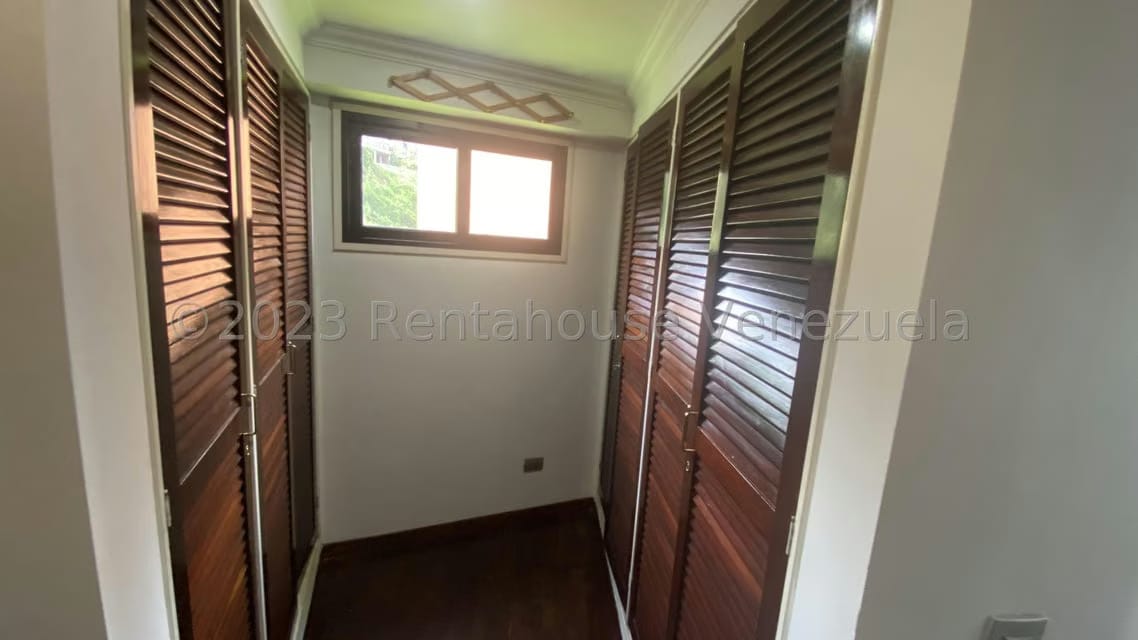 Apartamento (1 Nivel) en Alquiler en Colinas de Valle Arriba, Distrito Metropolitano - 33