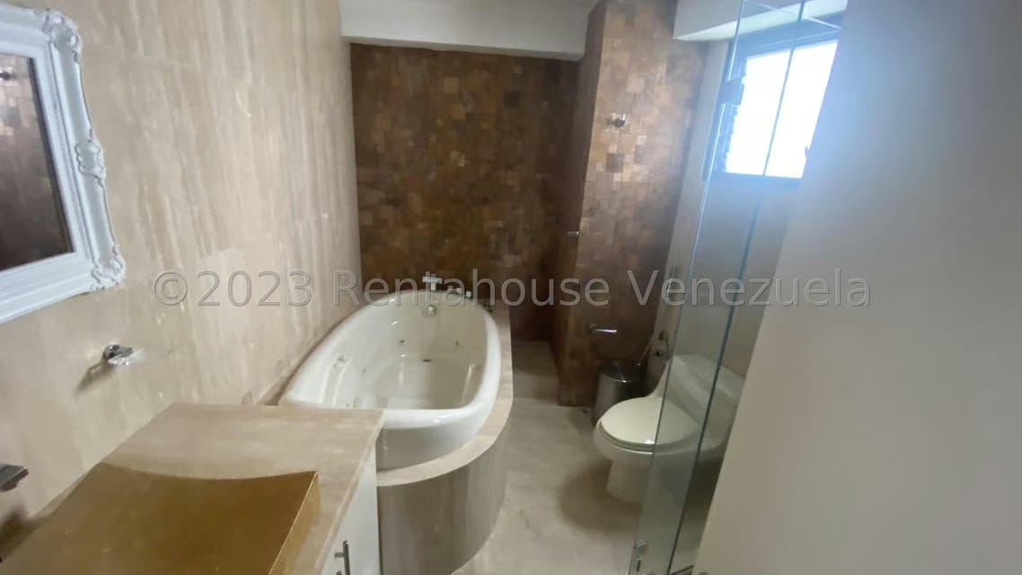 Apartamento (1 Nivel) en Alquiler en Colinas de Valle Arriba, Distrito Metropolitano - 34