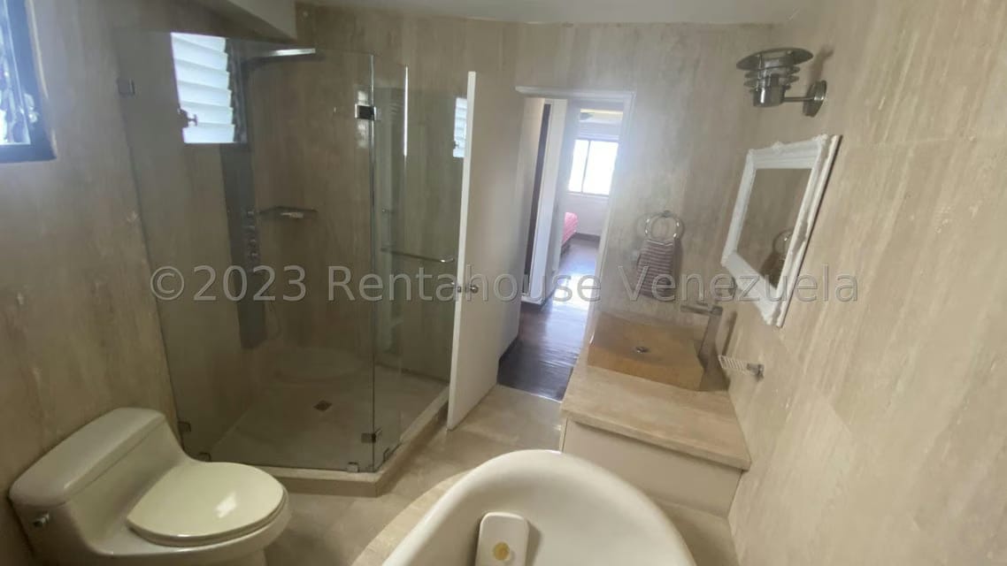 Apartamento (1 Nivel) en Alquiler en Colinas de Valle Arriba, Distrito Metropolitano - 35