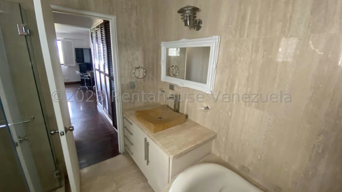 Apartamento (1 Nivel) en Alquiler en Colinas de Valle Arriba, Distrito Metropolitano - 36