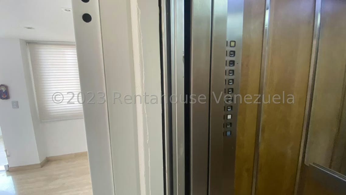 Apartamento (1 Nivel) en Alquiler en Colinas de Valle Arriba, Distrito Metropolitano - 37
