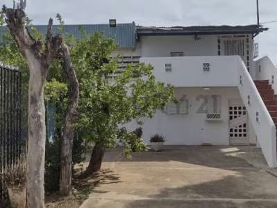 Galpon en la Av33 con la carretera J - 4