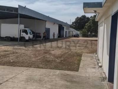 Galpon en la Av33 con la carretera J - 5