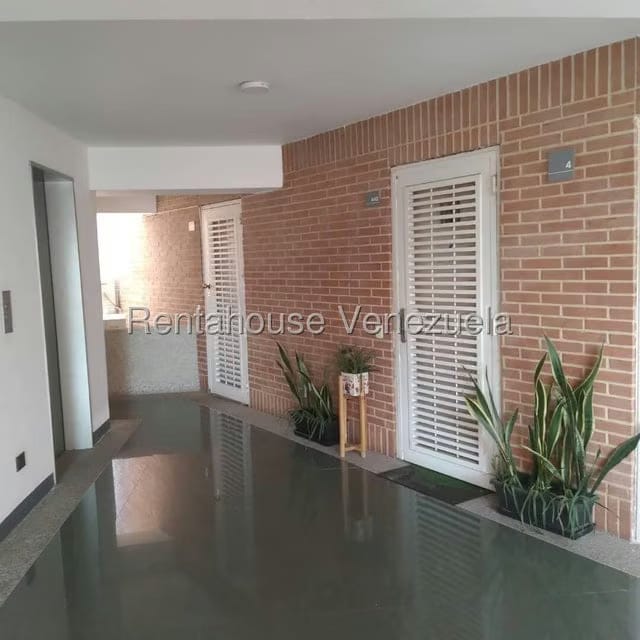 Apartamento (1 Nivel) en Venta en Colinas de Bello Monte, Distrito Metropolitano - 2