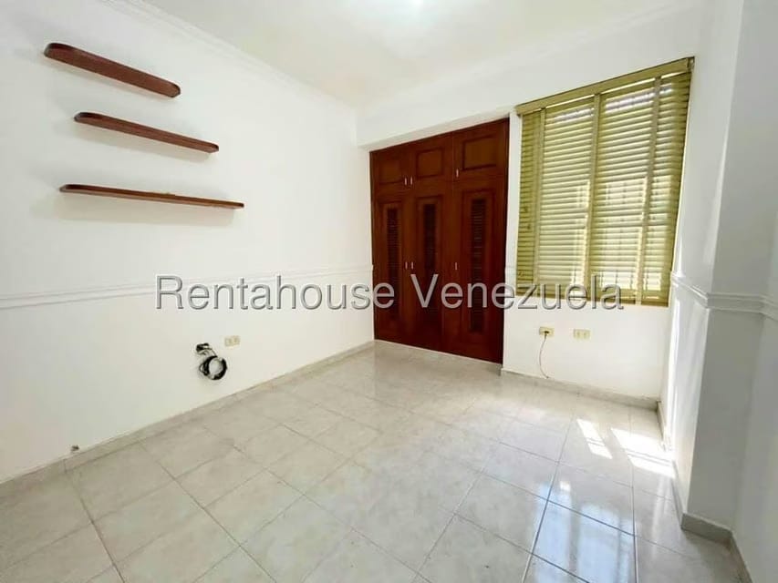 Apartamento (1 Nivel) en Alquiler en Triangulo del Este, Lara - 11