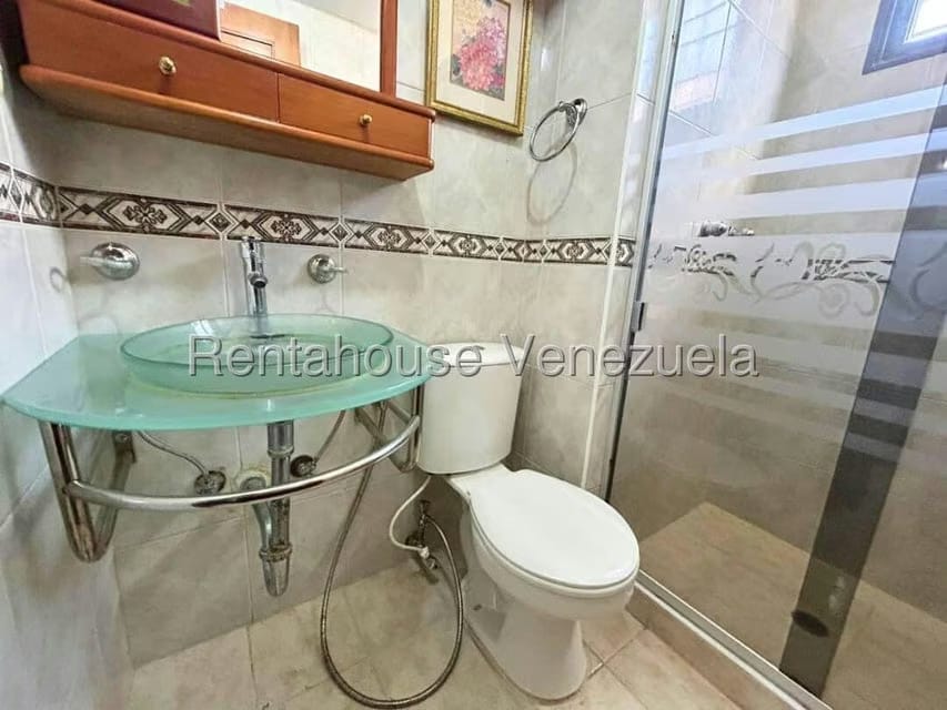 Apartamento (1 Nivel) en Alquiler en Triangulo del Este, Lara - 12