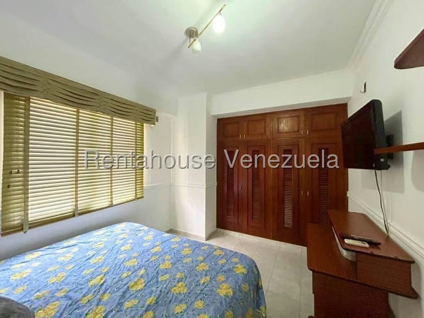 Apartamento (1 Nivel) en Alquiler en Triangulo del Este, Lara - 13