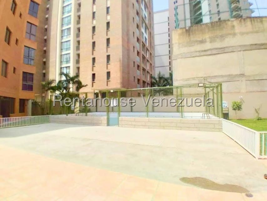 Apartamento (1 Nivel) en Alquiler en Triangulo del Este, Lara - 24