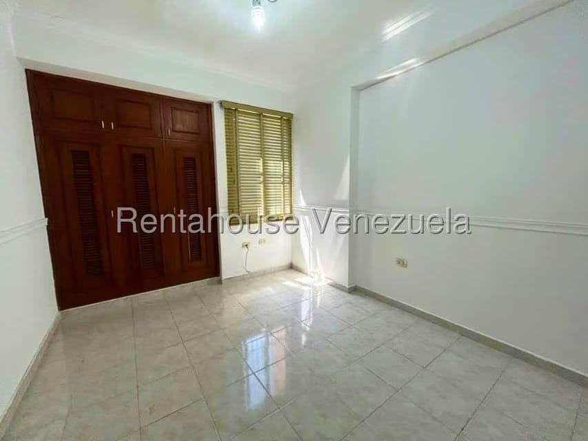 Apartamento (1 Nivel) en Alquiler en Triangulo del Este, Lara - 10