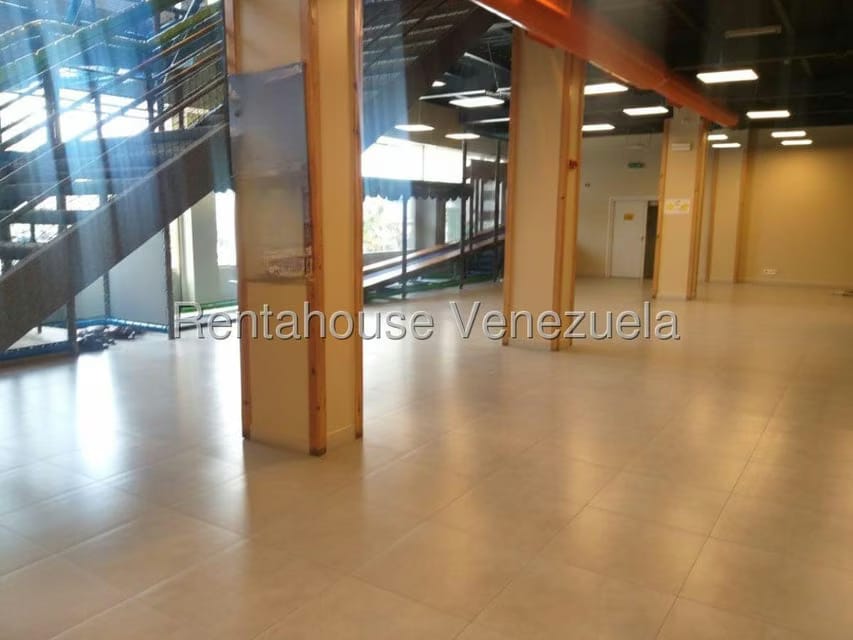 Comercial (Local Comercial) en Alquiler en La Boyera, Distrito Metropolitano - 4