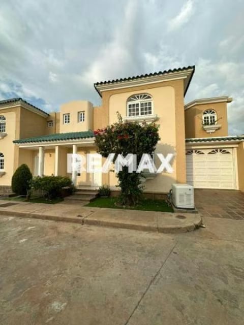 Hermosa Casa Townhouse en el Conjunto Residencial Oasis Country I
