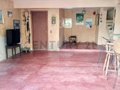 SE ALQUILA AMPLIO Y COMODO ANEXO PARA DEPOSITO O EMPRENDIMIENTO - 2