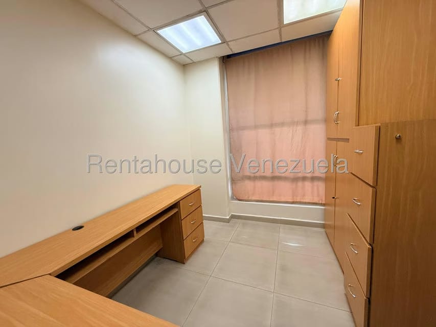 Comercial (Oficina) en Alquiler en Zona Este, Lara - 11