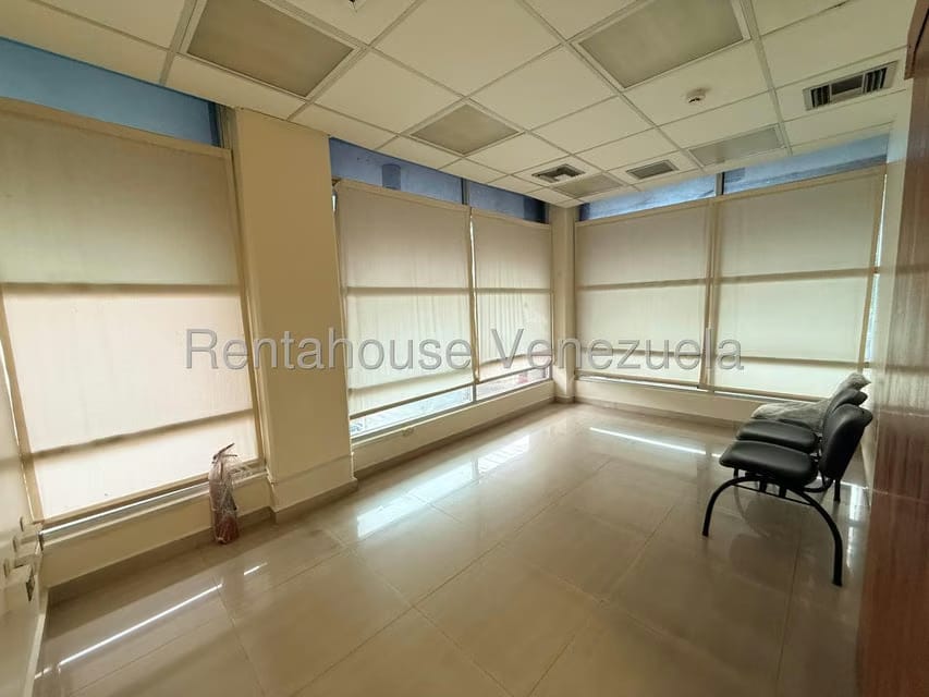 Comercial (Oficina) en Alquiler en Zona Este, Lara - 12