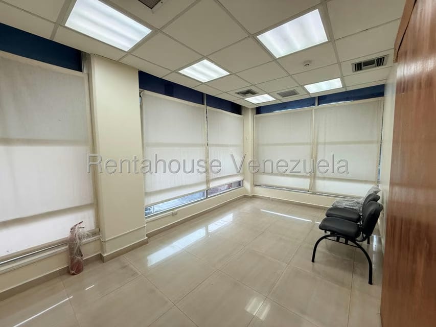 Comercial (Oficina) en Alquiler en Zona Este, Lara - 13
