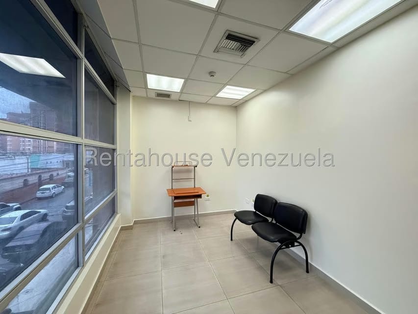 Comercial (Oficina) en Alquiler en Zona Este, Lara - 15